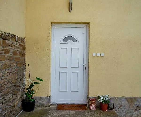 Teraszos Vendeghaz Kestel